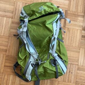 salomon sky 30 backpack Lime green & gray